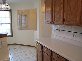 3 Bedroom 2.5 Bath 2 Story Townhouse in Schaumburg, IL (Photo 7 of 12)