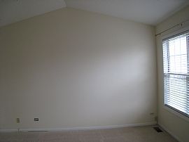 3 Bedroom 2.5 Bath 2 Story Townhouse in Schaumburg, IL (Photo 8 of 12)