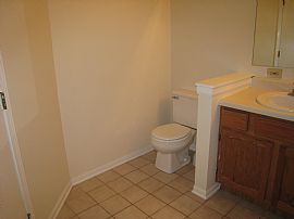 3 Bedroom 2.5 Bath 2 Story Townhouse in Schaumburg, IL (Photo 9 of 12)