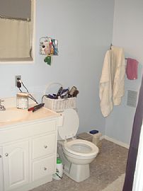 3 BR, 1 BA, PVT Drive, Fenced BY, Hardwood Floors in Lakewood, OH (Photo 3 of 6)