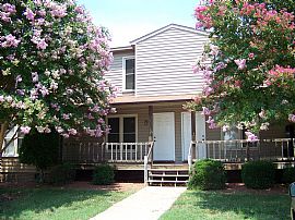 2 Bedroom Townhome with Free Cable! in Concord, NC