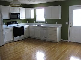 Beautiful 3 Bedroom Townhouse in Great Location! in Harrisonburg, VA