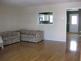 Beautiful 3 Bedroom Townhouse in Great Location! in Harrisonburg, VA (Photo 2 of 3)