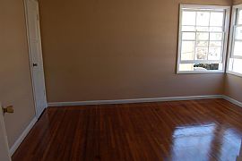 Trendy 1 BR in a Great Location  in Los Angeles, CA (Photo 2 of 4)