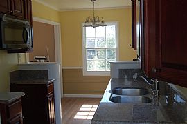 Trendy 1 BR in a Great Location  in Los Angeles, CA (Photo 3 of 4)