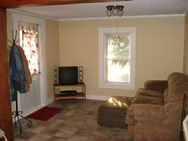 3 BR / 1 BA Single Family House in Uptown in Minneapolis, MN (Photo 4 of 6)