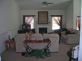 4/2 Large Open Floor Plan near NAS Lemoore in Lemoore, CA (Photo 2 of 3)