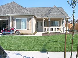 4/2 Large Open Floor Plan near NAS Lemoore in Lemoore, CA (Photo 3 of 3)
