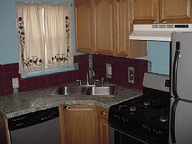 Cozy 2 Bedroom Home in Washington Village in Baltimore, MD (Photo 4 of 5)