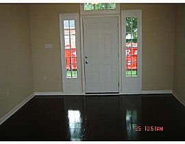 Beautiful 2 BR / 2 BA Duplex near Fairgrounds in New Orleans, LA (Photo 2 of 5)