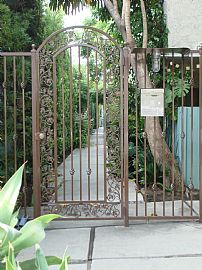 Fabulous Location with Washer/Dryer in Unit! in Studio City, CA