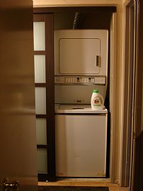 Fabulous Location with Washer/Dryer in Unit! in Studio City, CA (Photo 3 of 6)