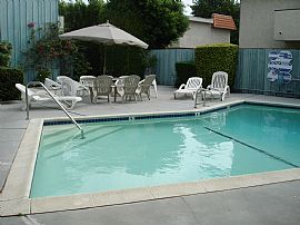 Fabulous Location with Washer/Dryer in Unit! in Studio City, CA (Photo 6 of 6)