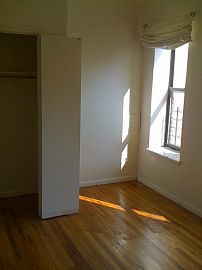 Large 1 BR Apartment in Brownstone in Manhattan, NY (Photo 2 of 6)