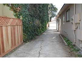 LARGE DUPLEX-REMODEL-FIRE PLACE-VAULTED CEILING-SJSU in San Jose, CA (Photo 4 of 6)
