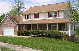 3 Story House in Lenox Hills in Cleveland, TN