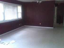 3 Bedroom Close to Chippenham Parkway in Richmond, VA (Photo 2 of 3)