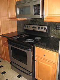 2 Bedroom, 1 kitchen, 1 1/2 bath, fire place and balcony  in Schaumburg, IL (Photo 2 of 6)