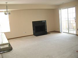 2 Bedroom, 1 kitchen, 1 1/2 bath, fire place and balcony  in Schaumburg, IL (Photo 4 of 6)