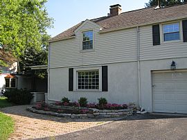 Upper Arlington Charmer - South of Lane! Available Now! in Columbus, OH