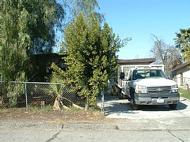 Studio - 1 to 2 Persons Maximum in Bloomington, CA