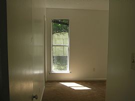 3 Bedroom, 2 Bathroom House for Rent (Abercorn, South Side) in Savannah, GA (Photo 4 of 6)