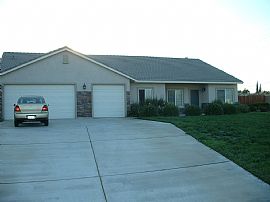 1 Bedroom, Shared Bathroom, Kitchen and Laundry Privileges in Bloomington, CA