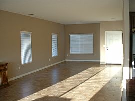 1 Bedroom, Shared Bathroom, Kitchen and Laundry Privileges in Bloomington, CA (Photo 2 of 5)