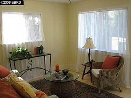 Millsmont Cozy 2 Bedroom 1 Bath House in Oakland, CA (Photo 2 of 6)