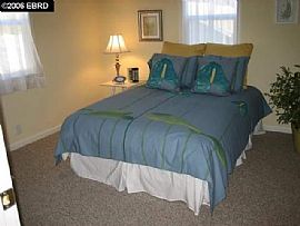 Millsmont Cozy 2 Bedroom 1 Bath House in Oakland, CA (Photo 4 of 6)