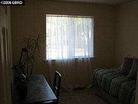 Millsmont Cozy 2 Bedroom 1 Bath House in Oakland, CA (Photo 5 of 6)