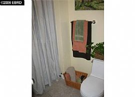 Millsmont Cozy 2 Bedroom 1 Bath House in Oakland, CA (Photo 6 of 6)