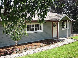 Nice 1Bedroom 1 Bath Cottage with Garage & Large Yard in Oakland, CA