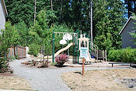 FIVE BEDROOM W/ OFFICE/MEDIA ROOM HOUSE FOR RENT in Renton, WA (Photo 6 of 6)