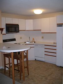 2 Bed / 1 Bath Condo Available NOW! in Avon, CT