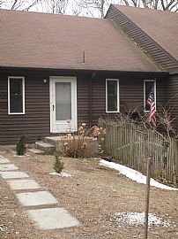 2 Bed / 1 Bath Condo Available NOW! in Avon, CT (Photo 6 of 6)