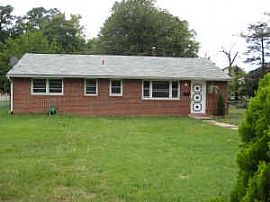 5 bedroom Home near metro in Rockville, MD (Photo 3 of 6)