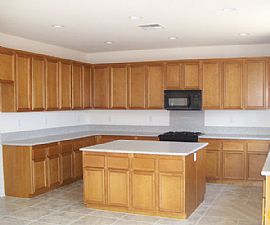 Huge Master suite with Jacuzzi tub in Yucaipa, CA (Photo 3 of 6)