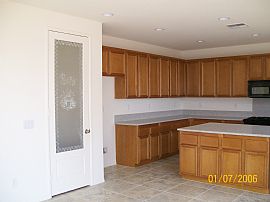 Huge Master suite with Jacuzzi tub in Yucaipa, CA (Photo 5 of 6)