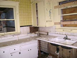 295 rehab job rent to own stop pying rent needs some work in Cleveland, OH (Photo 4 of 4)