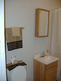 4 Bedroom Move In Ready Apartment in Chicago, IL (Photo 4 of 6)