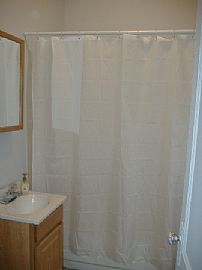 4 Bedroom Move In Ready Apartment in Chicago, IL (Photo 5 of 6)