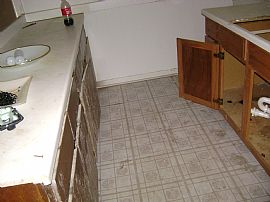 3 family homw rent to own handyman special  in Cleveland, OH (Photo 4 of 4)