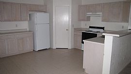 Super Clean House For Rent in Mesa, AZ (Photo 4 of 6)