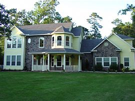 Beautiful Home in Gated Neighborhood of Crown Oaks in Montgomery, TX