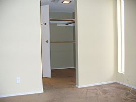 2b,2b, 2 car/g, 2 courtyrds, end unit by pool, no rent till Oct in Las Vegas, NV (Photo 4 of 6)