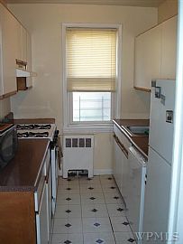 2 bedrooms Co-op rental in a garden style complex.  in Yonkers, NY (Photo 3 of 5)