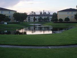 Beautiful 2 bedroom condo in Royal Palm Beach in Royal Palm Beach, FL (Photo 3 of 6)