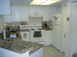 Beautiful 2 bedroom condo in Royal Palm Beach in Royal Palm Beach, FL (Photo 4 of 6)