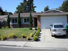 3 Bedrm/2 Bath house near I-80 in Pinole, CA